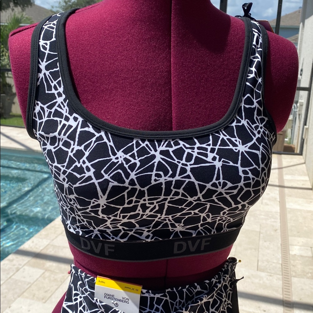 Diane Von Furstenberg Black and White Patterned workout leggings and bra